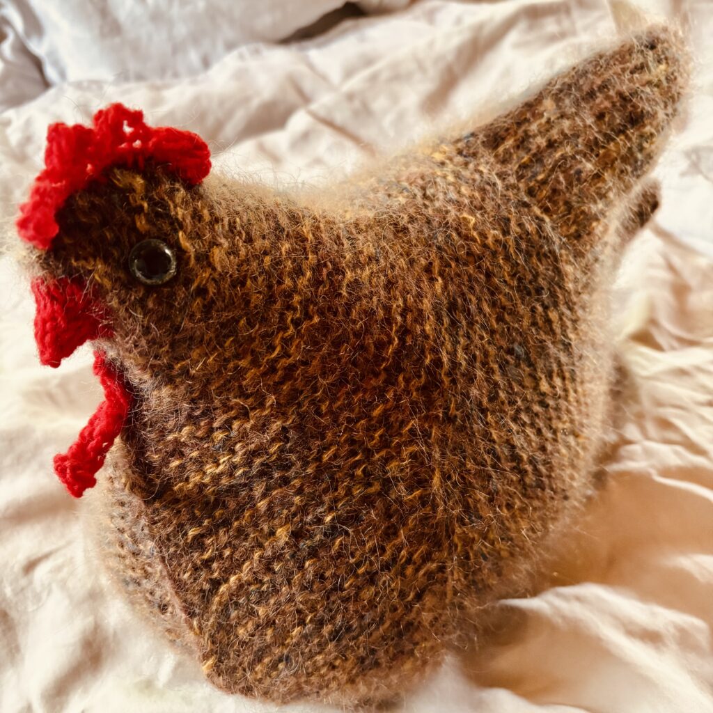 gestricktes Huhn, ockerfarben
